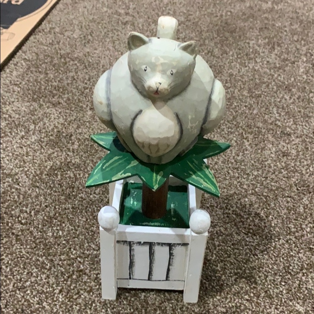T. Lily hand painted Topiary cat statue